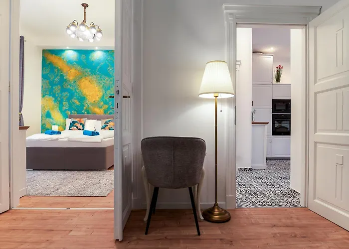 Broadway With 3 Bedrooms & 2 Bathrooms דירה