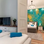 Broadway With 3 Bedrooms & 2 Bathrooms
