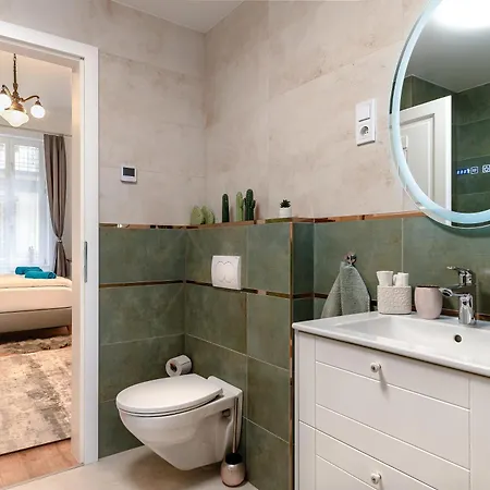 Broadway With 3 Bedrooms & 2 Bathrooms Apartament