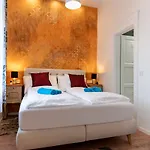アパート Broadway With 3 Bedrooms & 2 Bathrooms *