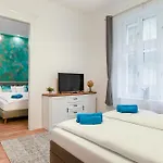 Broadway With 3 Bedrooms & 2 Bathrooms בודפשט