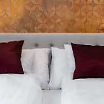 Broadway With 3 Bedrooms & 2 Bathrooms