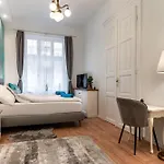 Appartement Broadway With 3 Bedrooms & 2 Bathrooms *