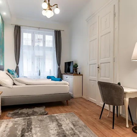 아파트 Broadway With 3 Bedrooms & 2 Bathrooms *
