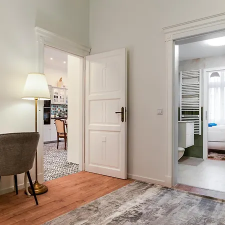 아파트 Broadway With 3 Bedrooms & 2 Bathrooms 부다페스트