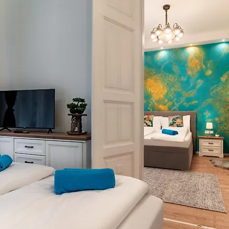 Broadway With 3 Bedrooms & 2 Bathrooms