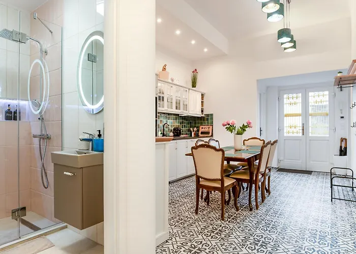 Broadway With 3 Bedrooms & 2 Bathrooms Apartman