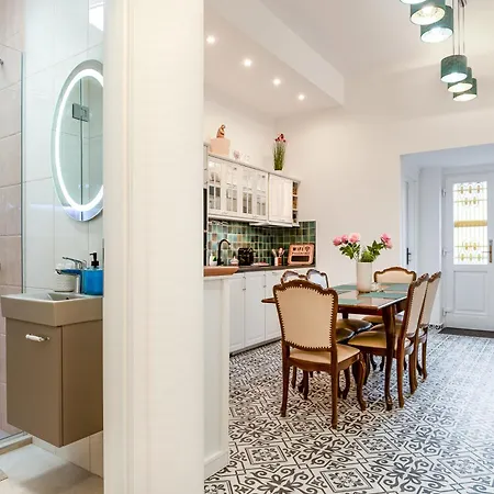 Broadway With 3 Bedrooms & 2 Bathrooms Apartament