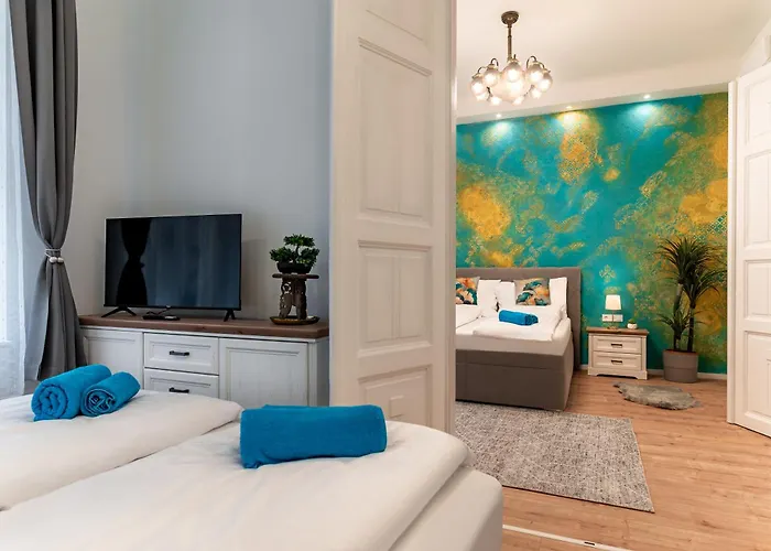 Broadway With 3 Bedrooms & 2 Bathrooms